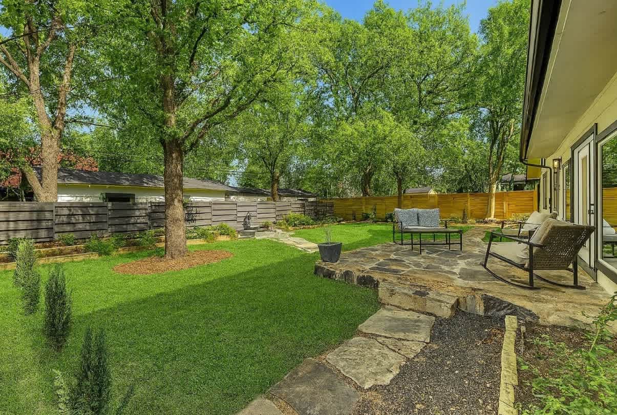 7002 Whispering Oaks Drive – photo 4