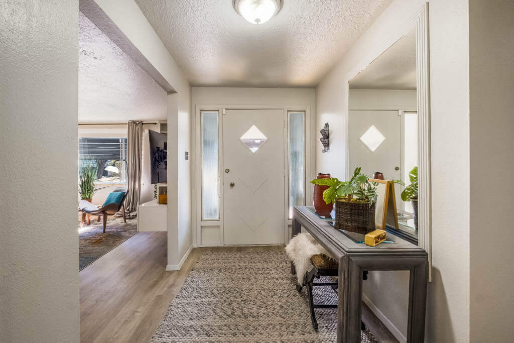 3907 Solano Place Northeast – photo 3