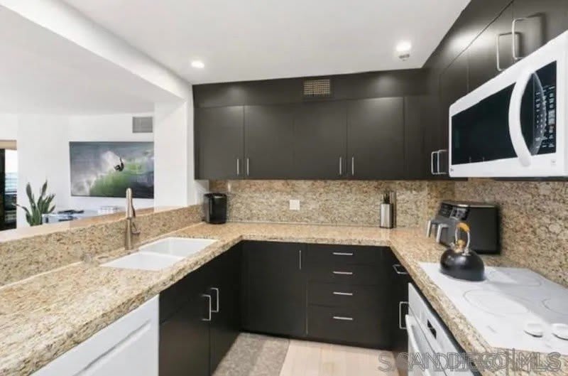 200 Harbor Dr. – photo 5