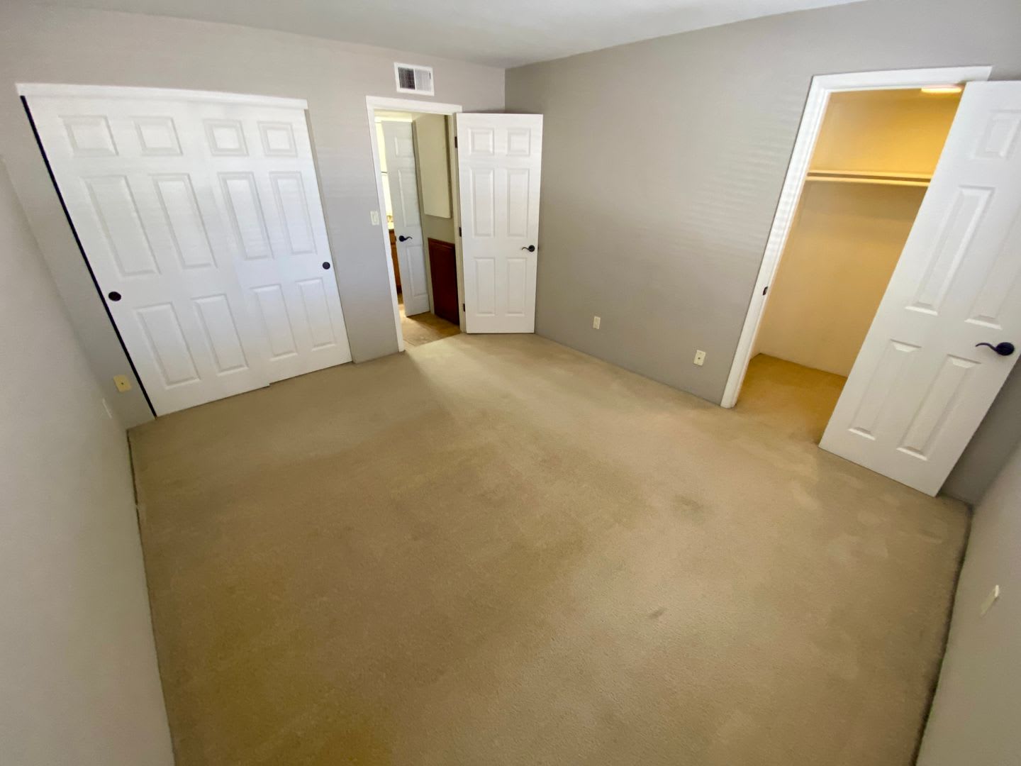 Spacious Upgraded One Bedroom Condo in Scottsdale – photo 3