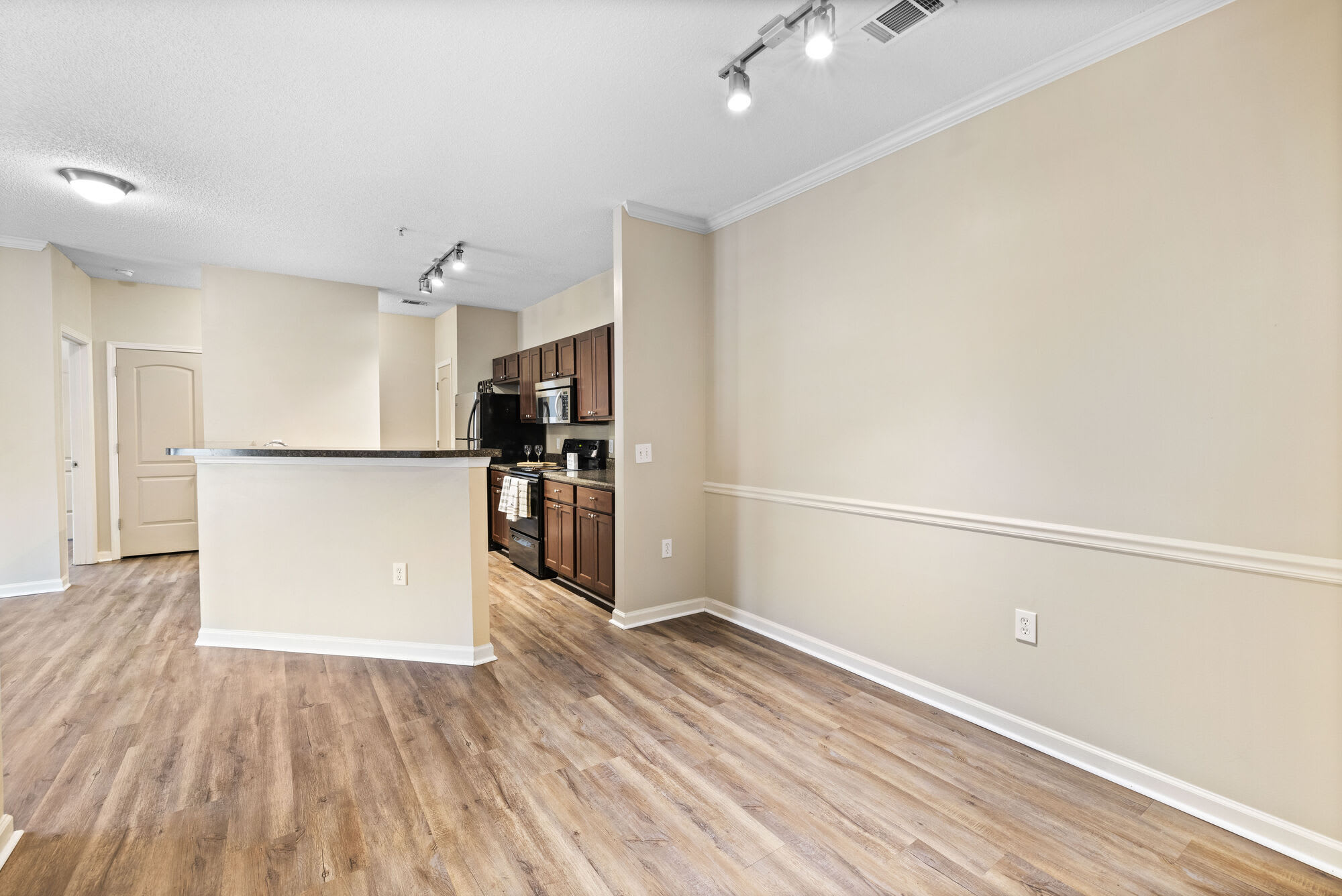 Odyssey Lake Apartments – photo 2