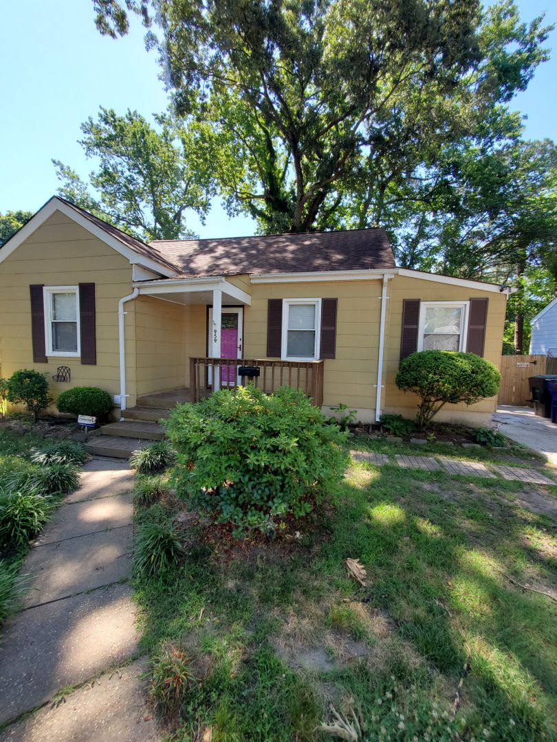 Charming Single-Family Home on Quiet Cul-De-Sac – photo 1