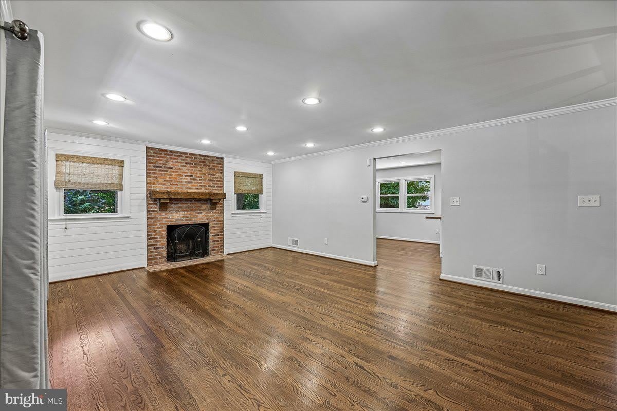 8109 BAINBRIDGE ROAD – photo 5