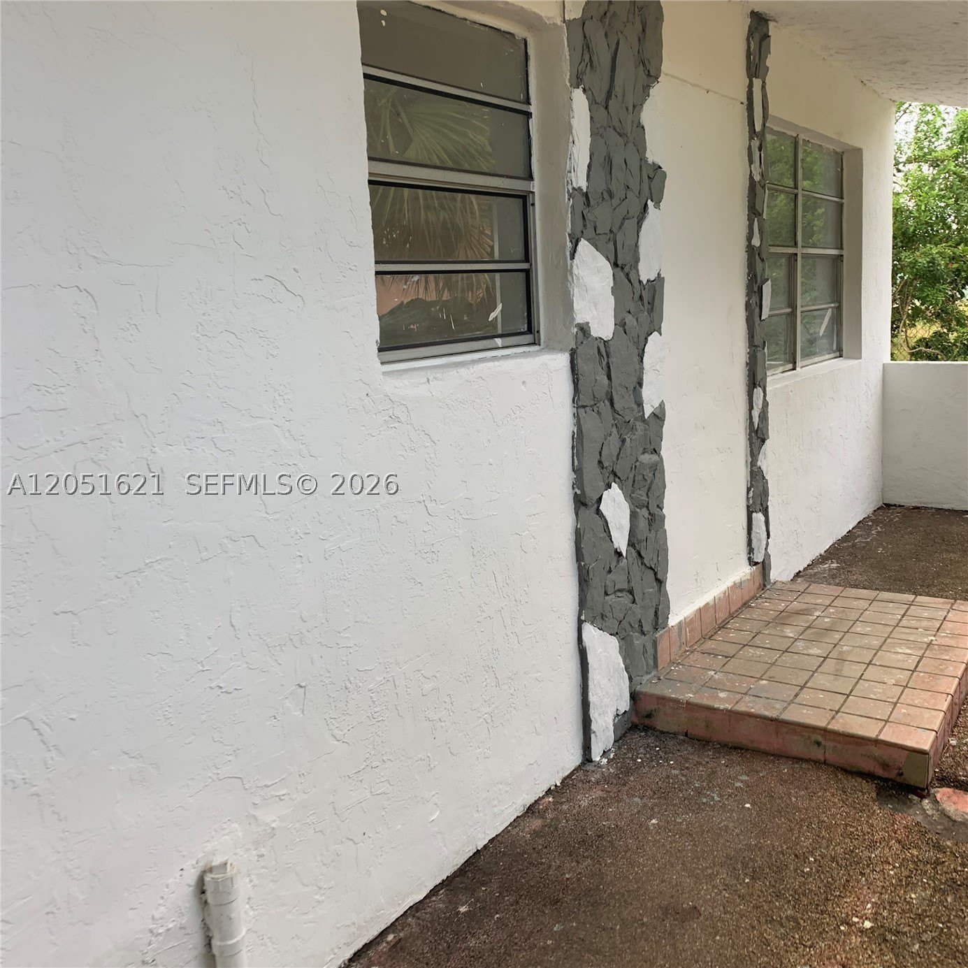 308 NW 9th St – photo 2