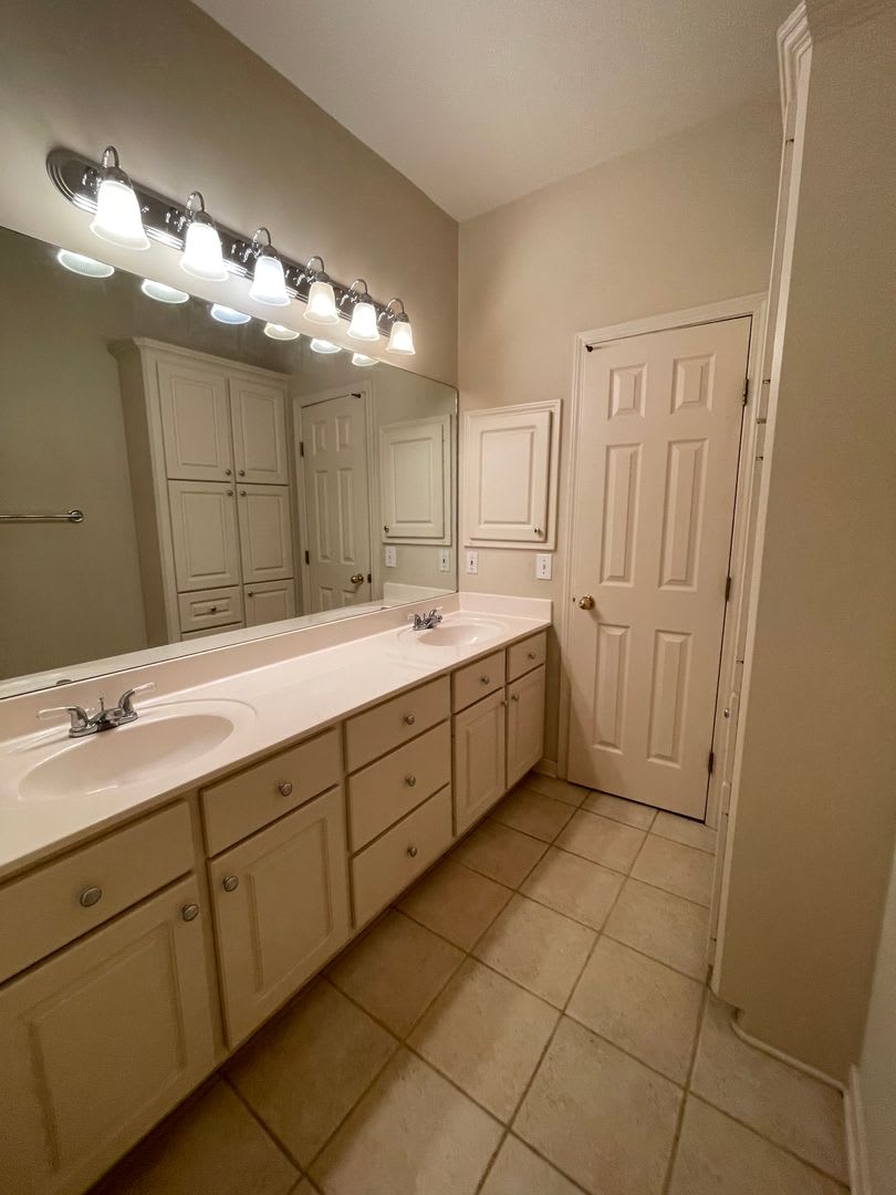 4 Bedroom 2 Bath Home In Clinton For Rent – photo 5