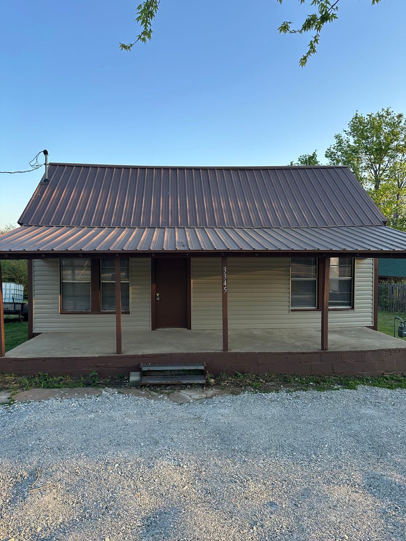 Available Now! Spacious 2 Bedroom, 1 Bathroom Home with Bonus Room & Huge Backyard – photo 1
