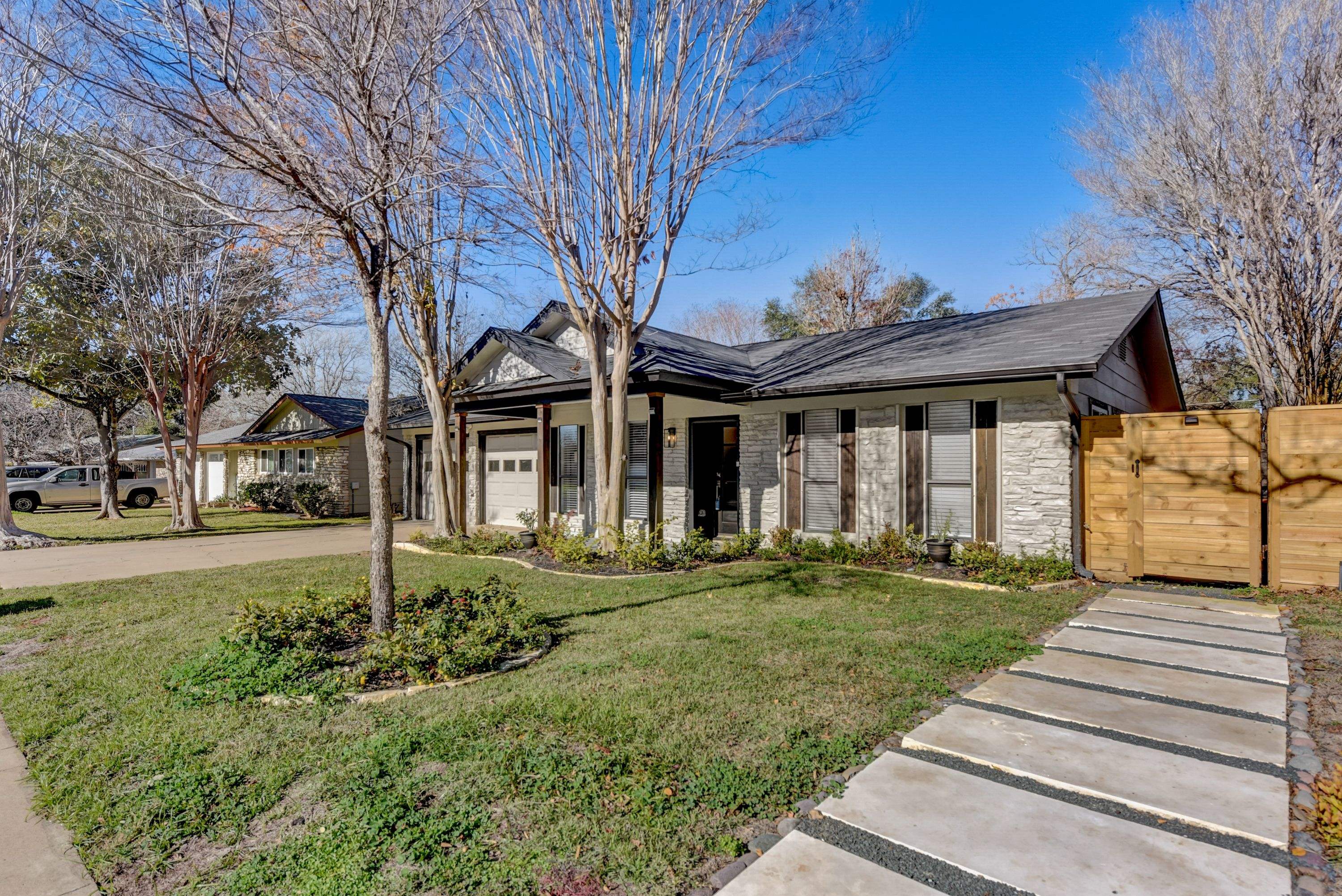 7002 Whispering Oaks Drive – photo 2