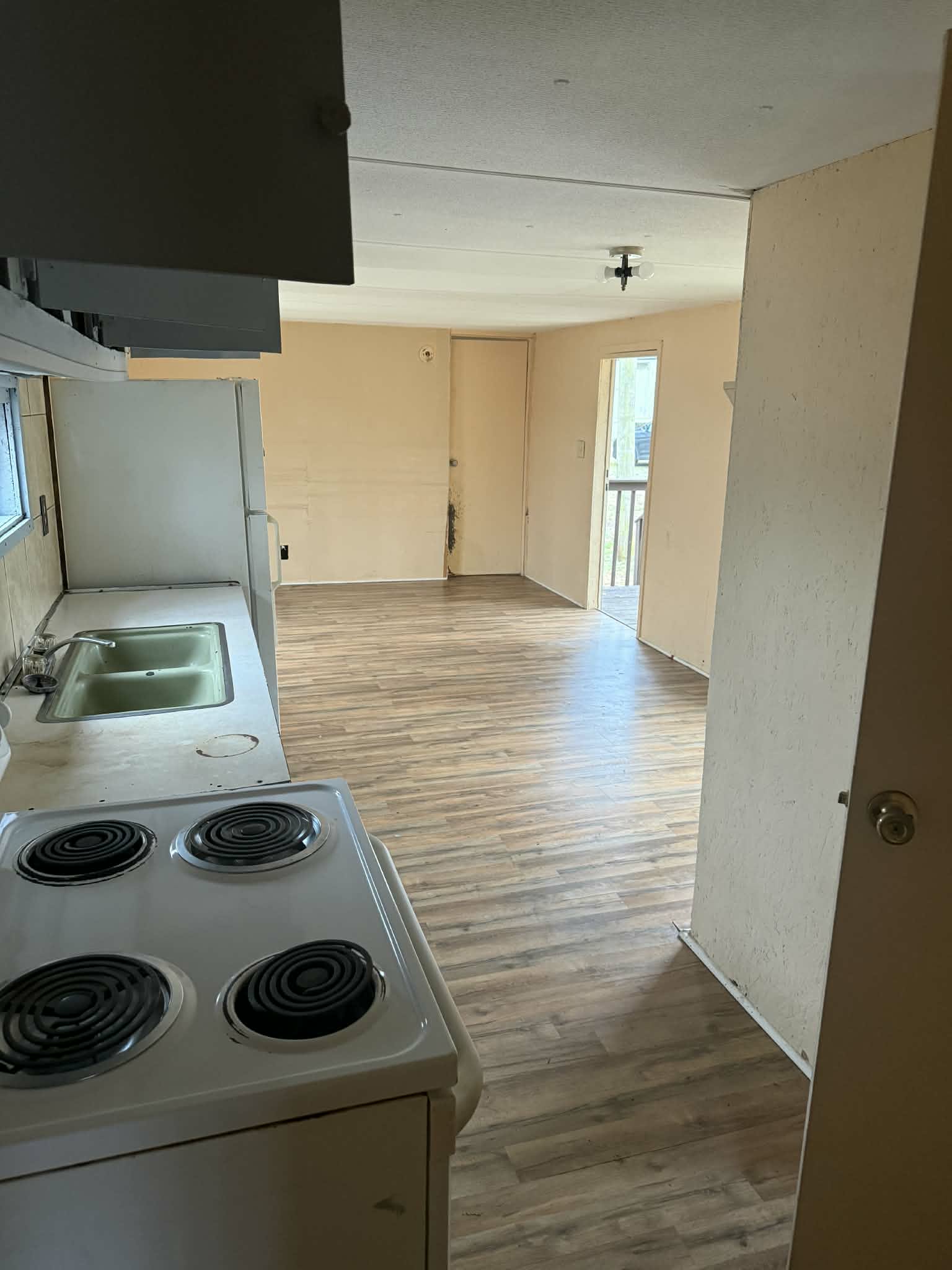 1380 Mapleash Avenue – photo 4