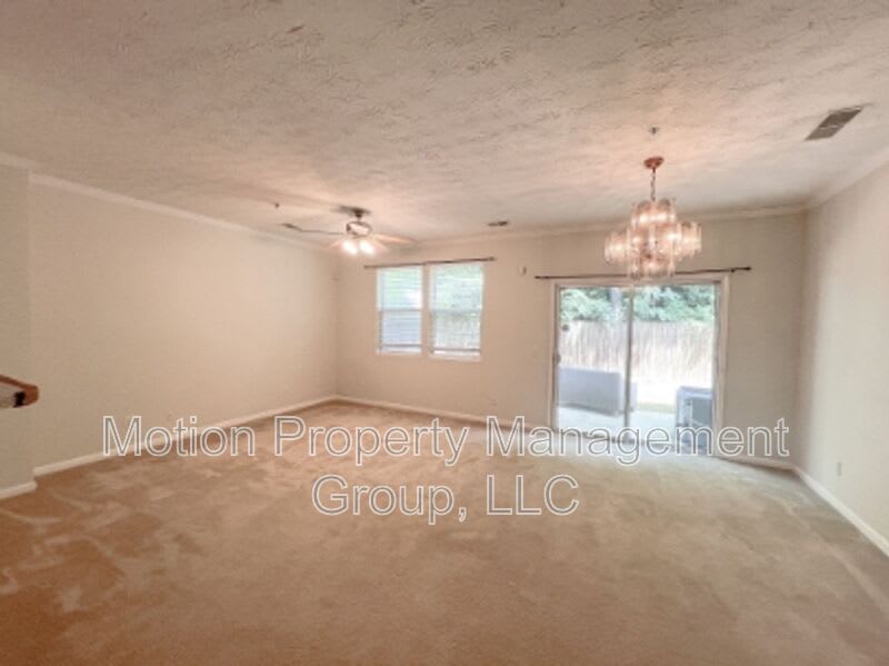 158 Ellis Dr – photo 2