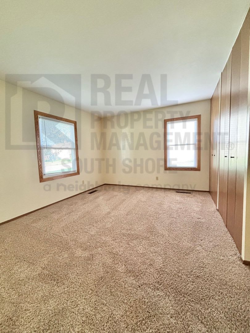 Sprawling 3Bed/2Bath Ranch in the Heart of Valpo – photo 5
