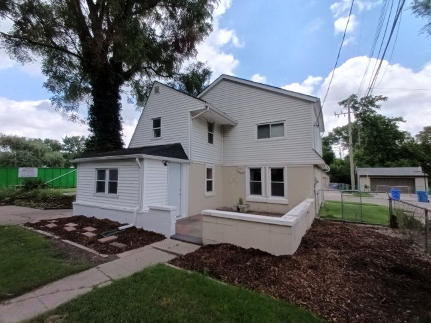 Spacious 3 bedroom 1 Bath in Warren! – photo 2