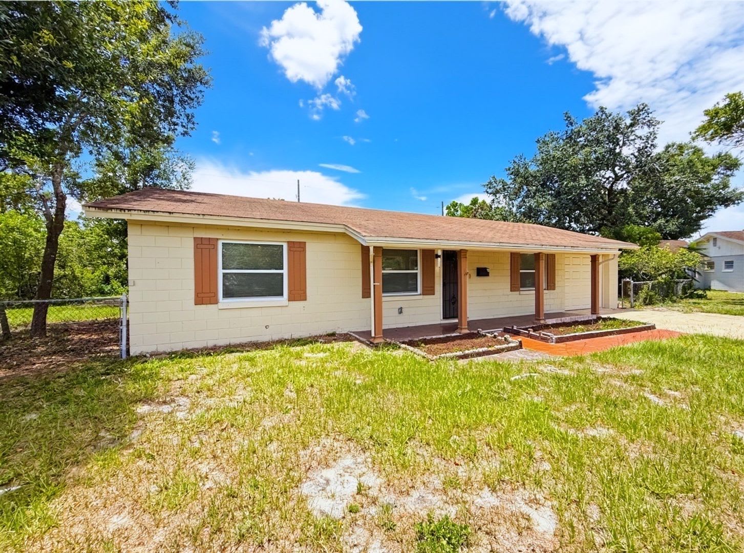 Fully Remodeled 3 Bedroom Home With Bonus Florida Room Huge Fenced Yard – photo 3