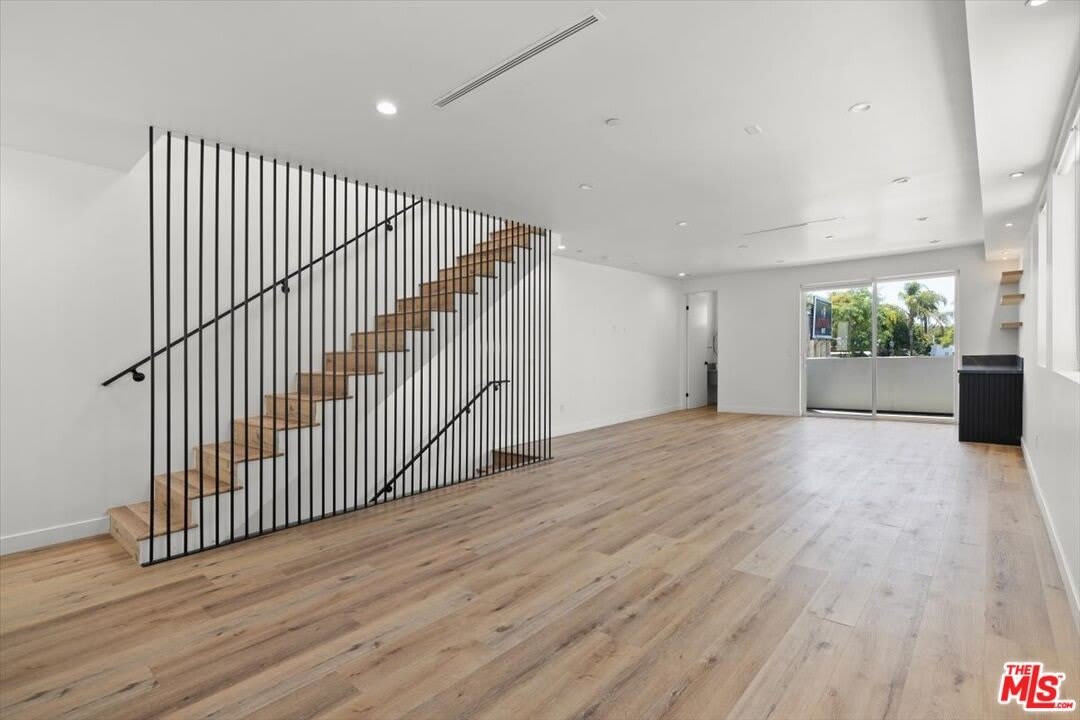 839 N Mccadden Pl – photo 2