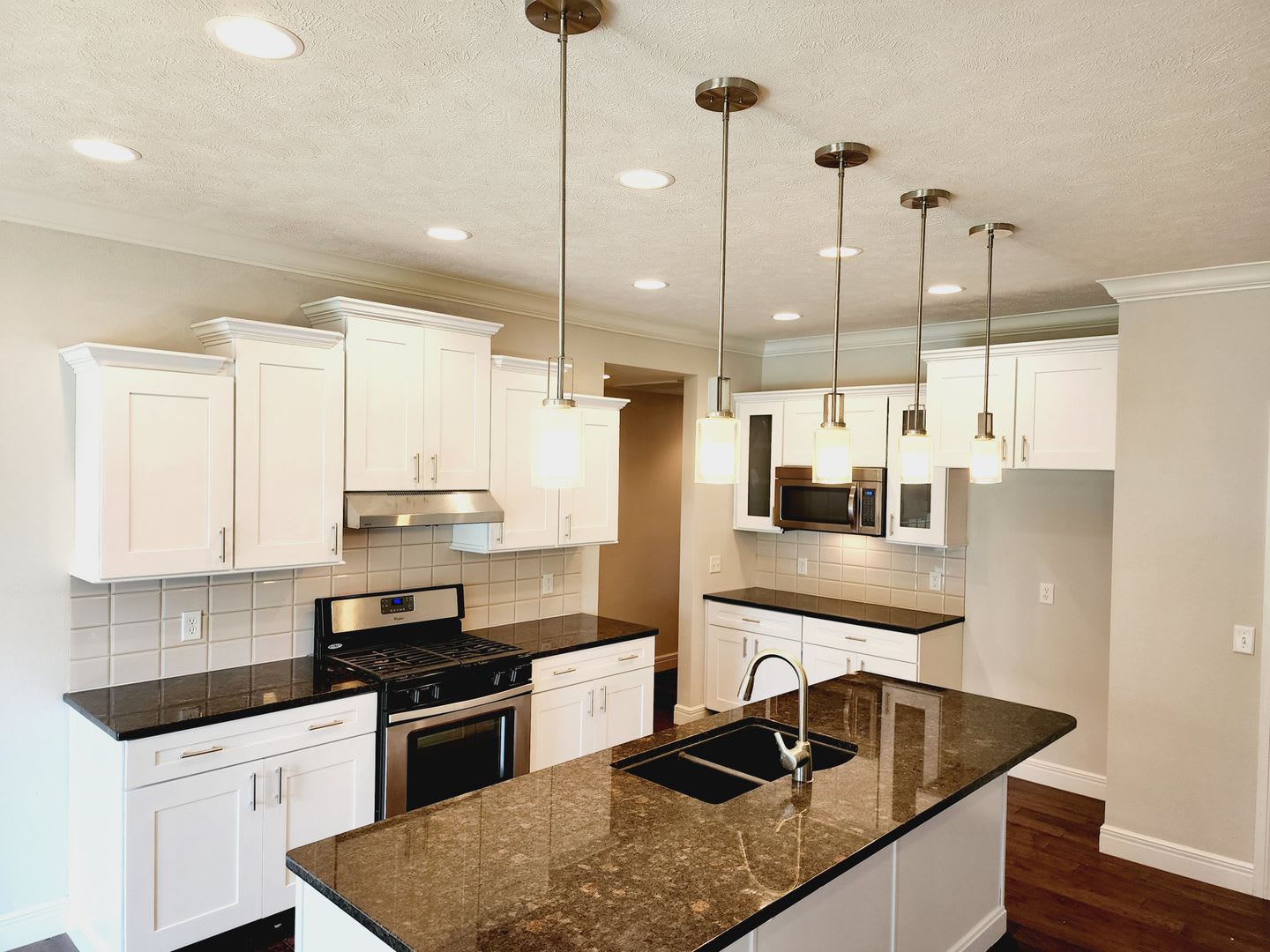 Wild Horse Luxury, 4 Bed Room, 3 Car Garage – photo 3
