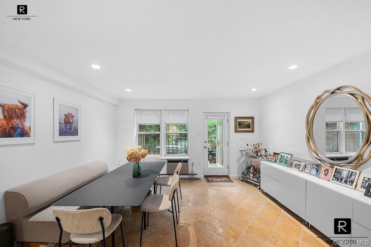 487 W 22nd Street – photo 5