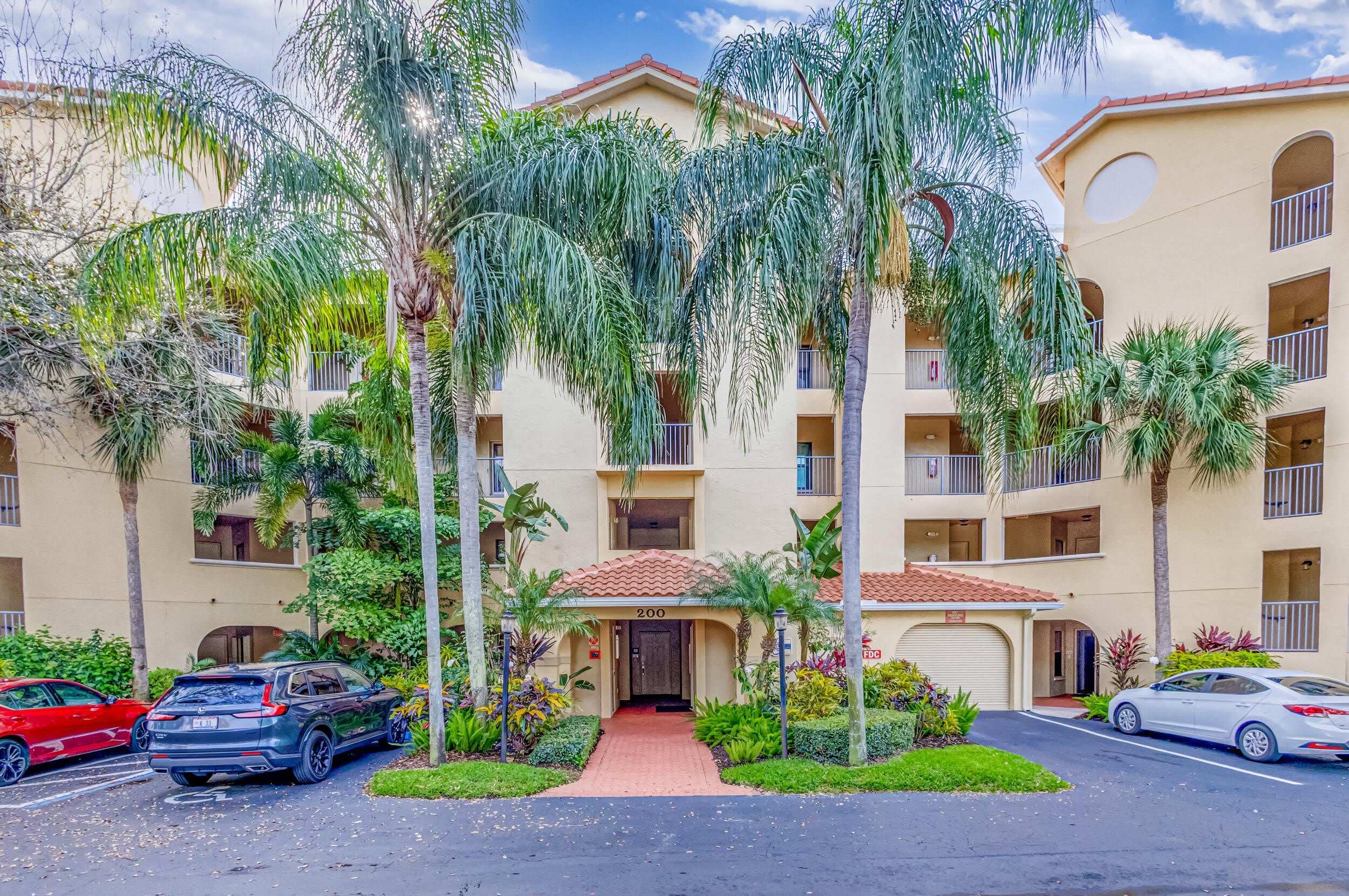 200 Uno Lago Drive – photo 3