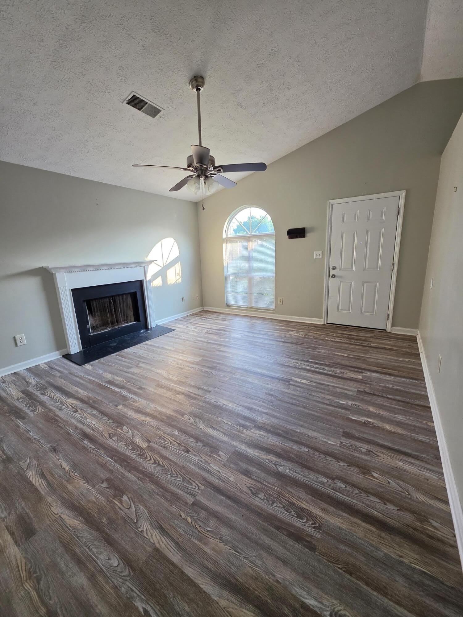 2592 Woodhill Drive – photo 3