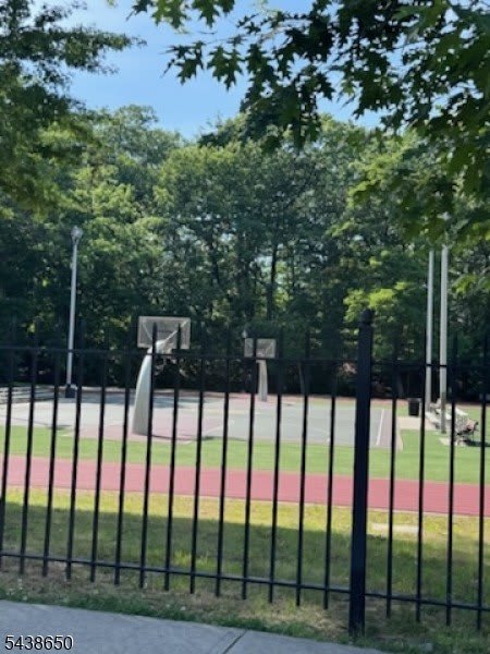 64 Llewellyn Ave – photo 5