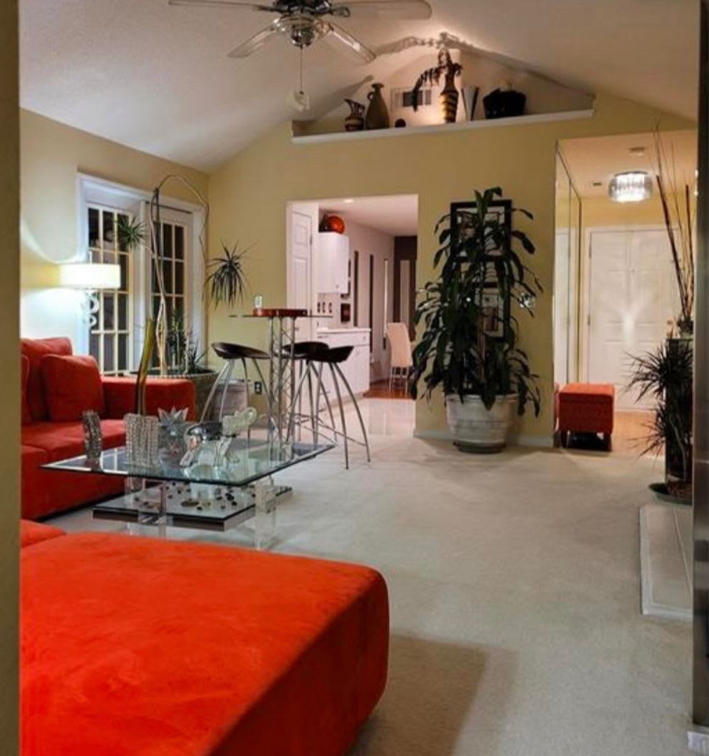 Room in 3 Bedroom Home at Klondike River Rd – photo 2
