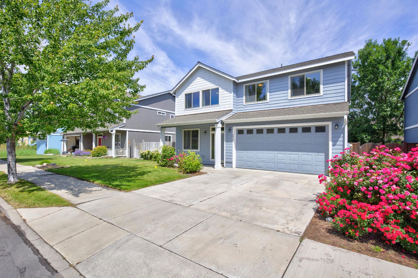 Large 2 Story Home 4 Bedrooms 2 5 Baths Living Room Large Loft Family Rm Fenced Yard 2 Car Garage – photo 3