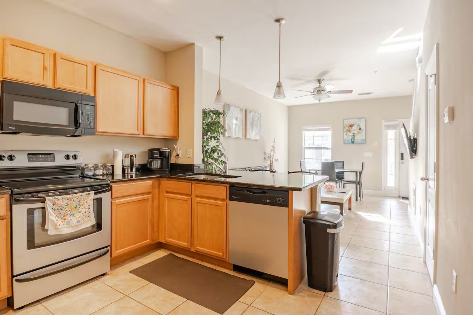 Fully Furnished 3-Bedroom/3-Bath Townhome – photo 3
