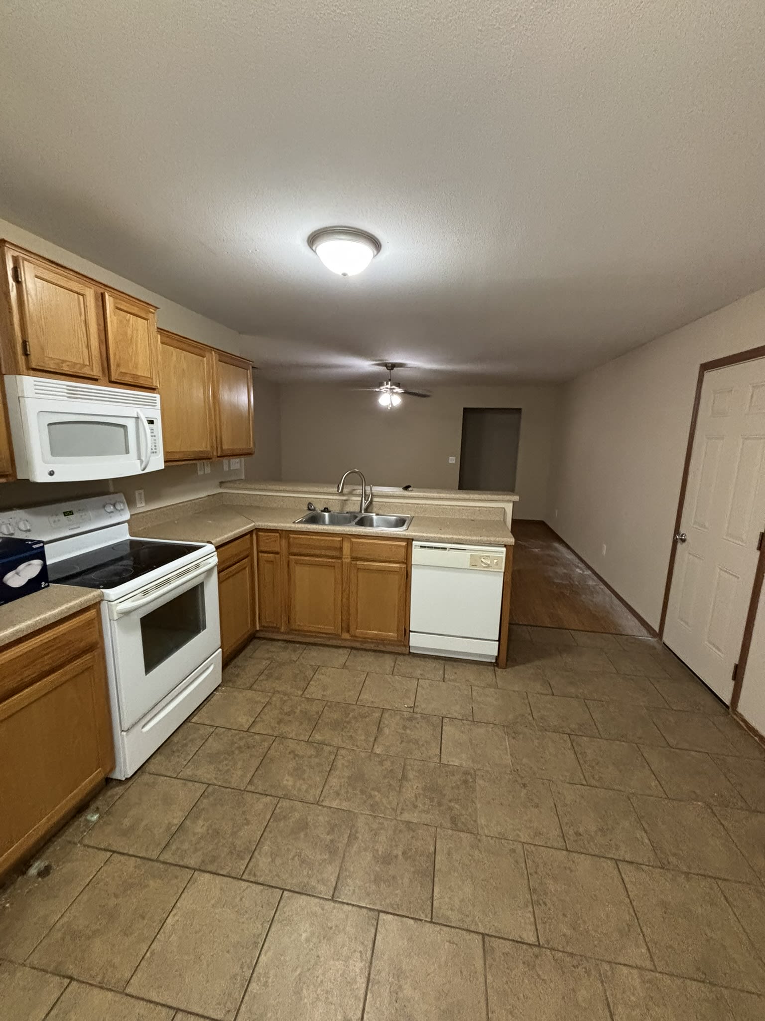 1202 Southwest Quartz Avenue – photo 4
