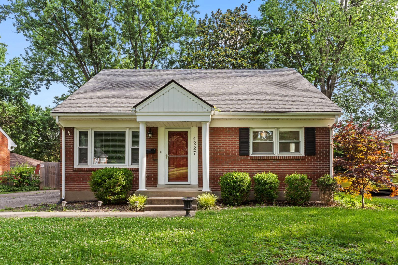 4 bedroom 2 bath house for rent in Brookhaven! – photo 1