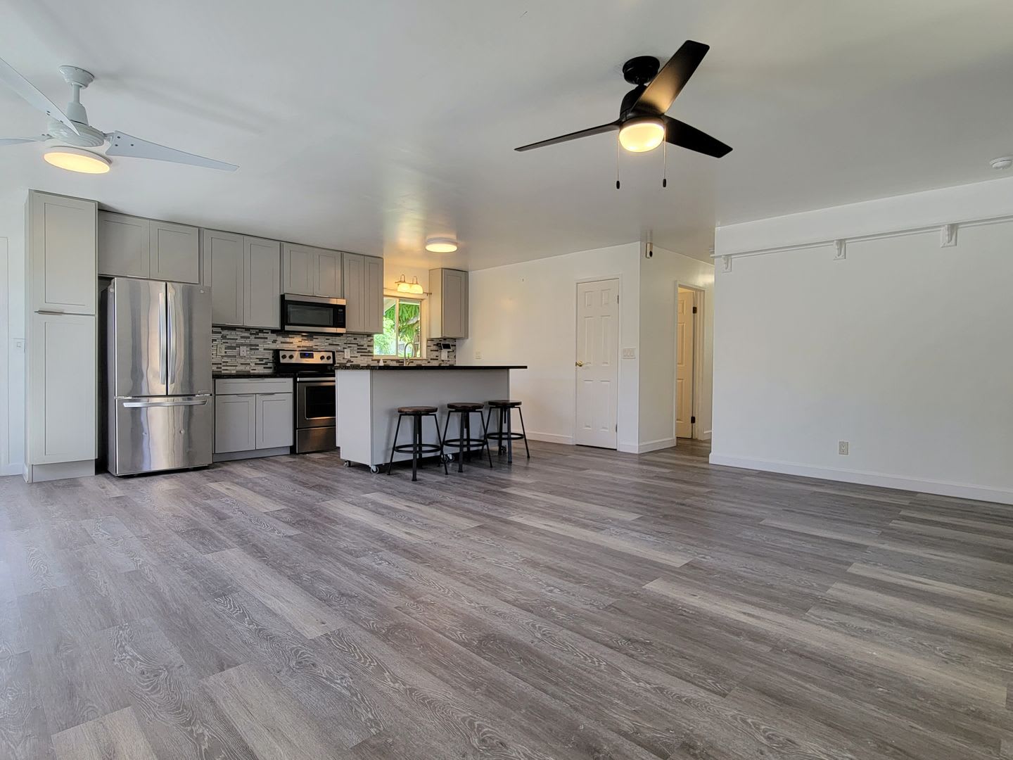 For Rent A Spacious 3 Bd 2 Bath Single Family Home With 2 Car Cover Garage – photo 3