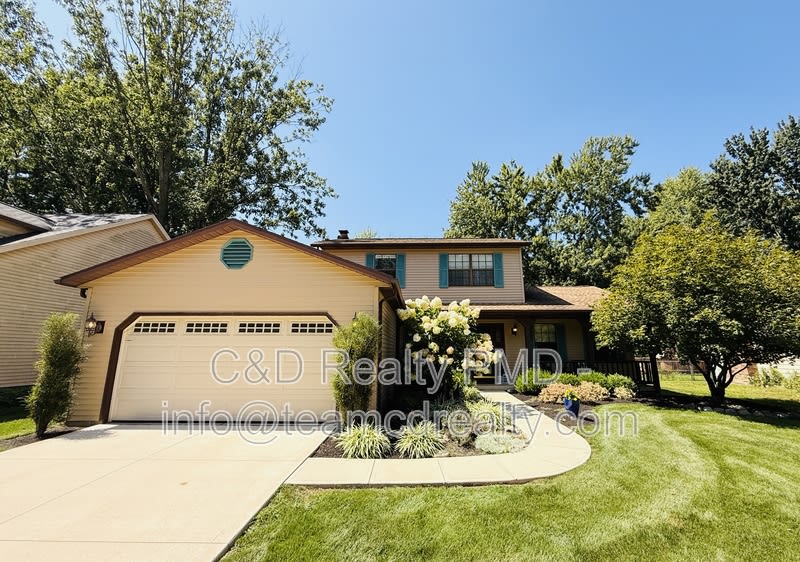 8462 Glenbrook Dr, Olmsted TWP OH, 44138 – photo 1