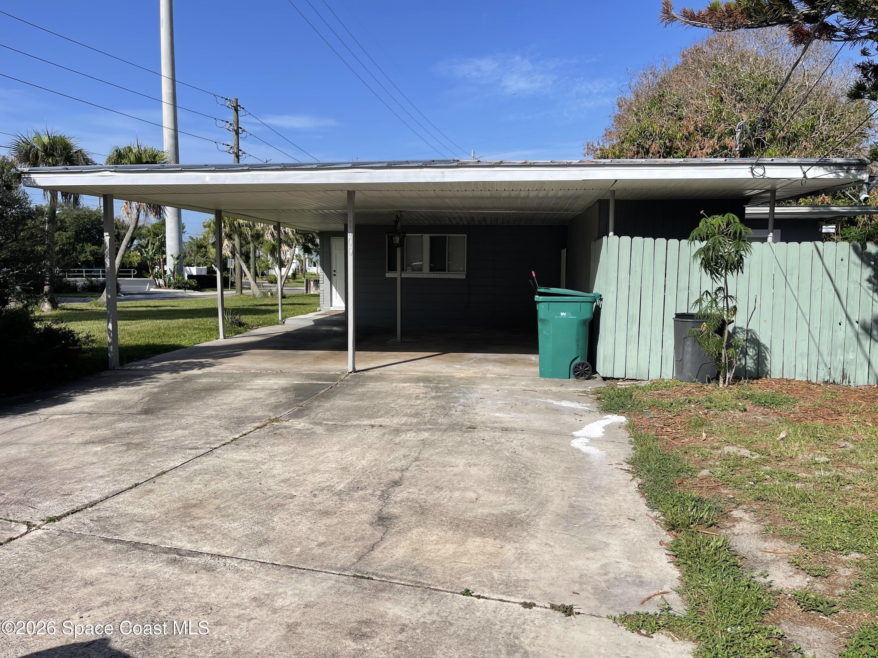 1400 Hillcrest Drive – photo 2