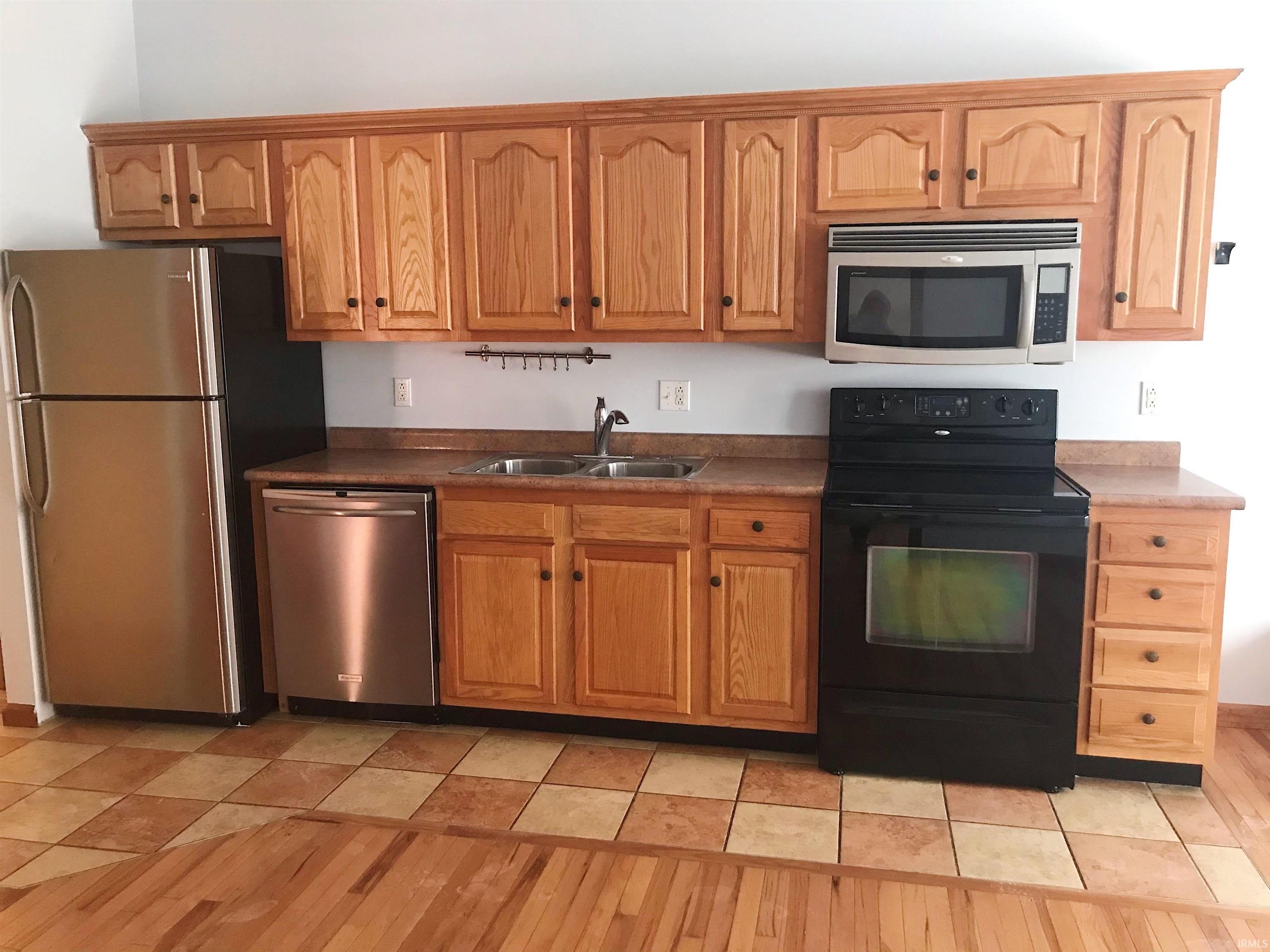 110 W 6th Street – photo 4