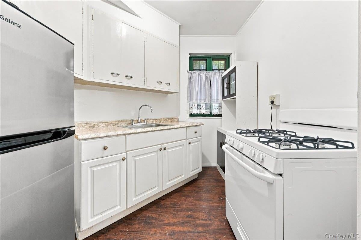 1589 Unionport Road – photo 5