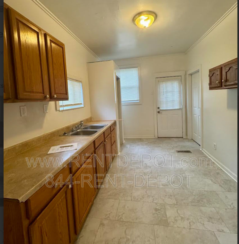 1021 Jefferson Ave – photo 4