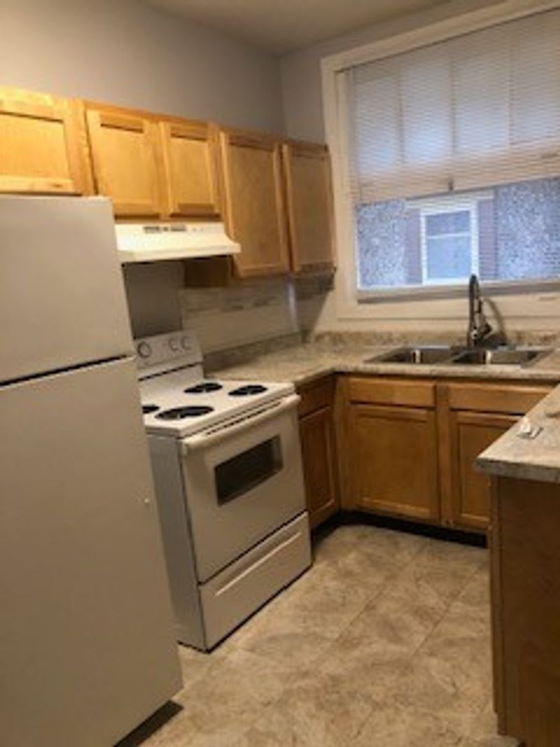 Three Bedroom Apartments Located Near 38Th St And Meridian – photo 1