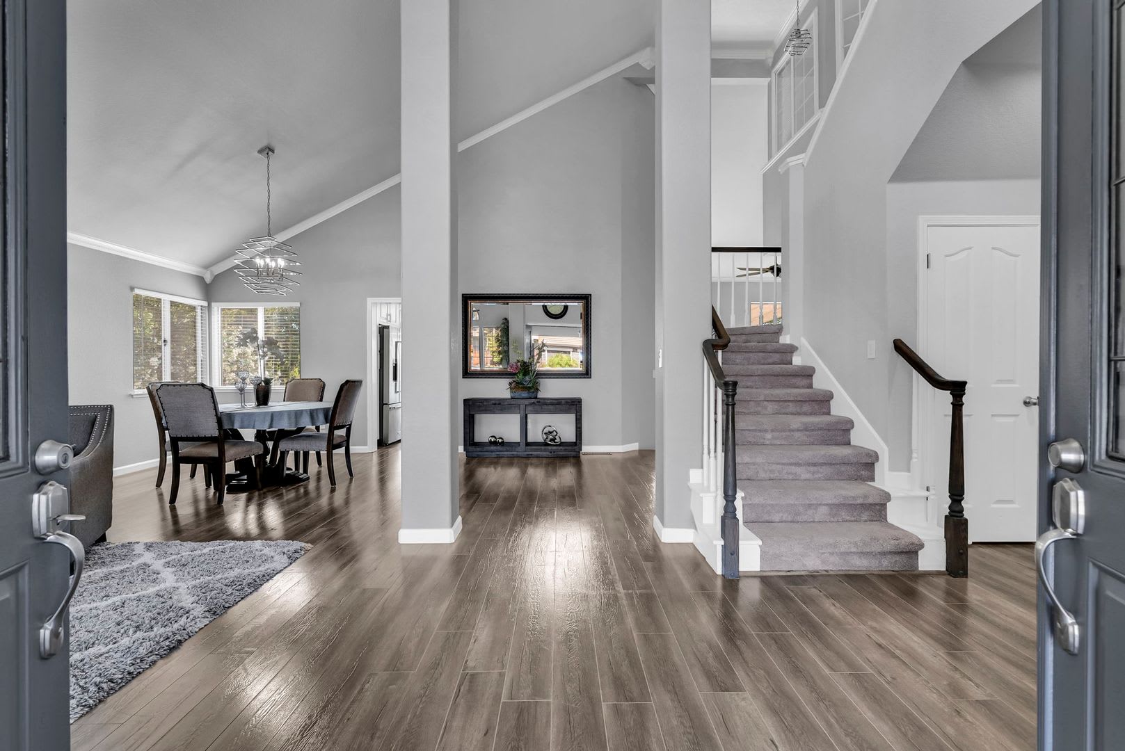 FANTASTIC UPDATED BEAUTY IN THE GATED GOLF COURSE COMMUNITY!!! – photo 4