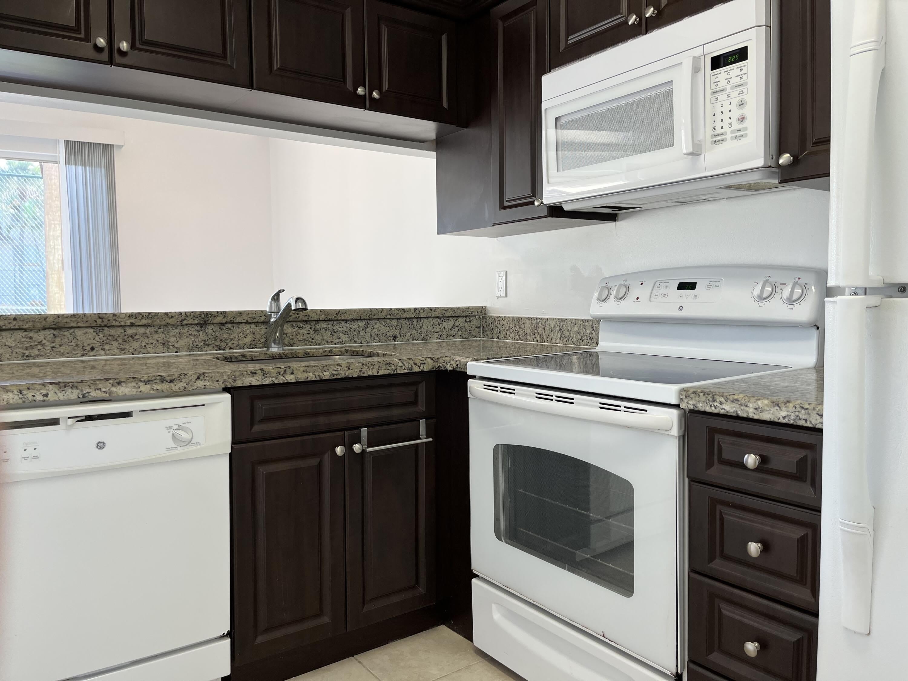 18106 Glenmoor Drive – photo 5