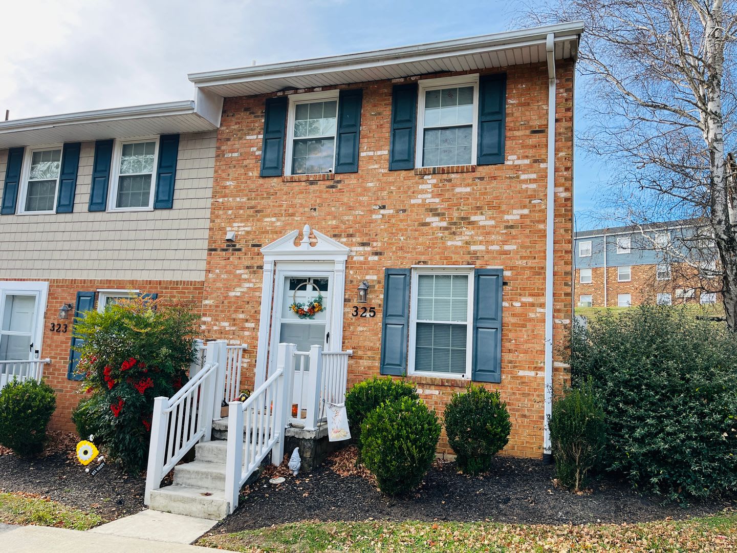 2 Bedroom, 1.5 Bath Townhouse – photo 1