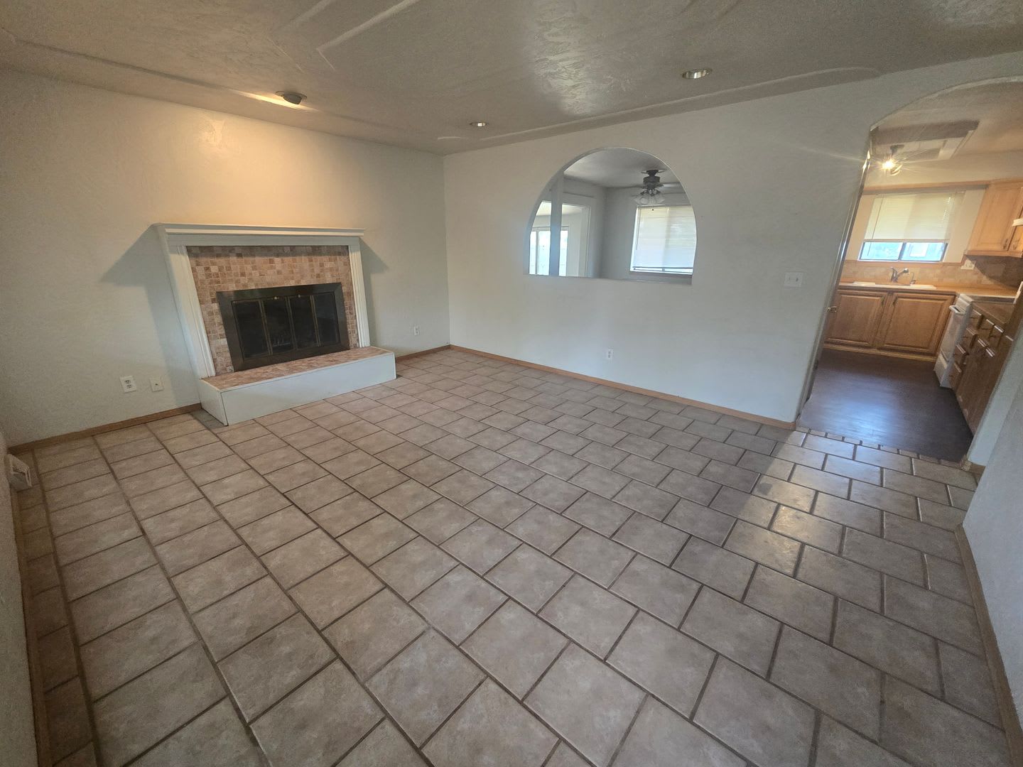 4Bedroom in Great Neighborhood Available ASAP! – photo 1