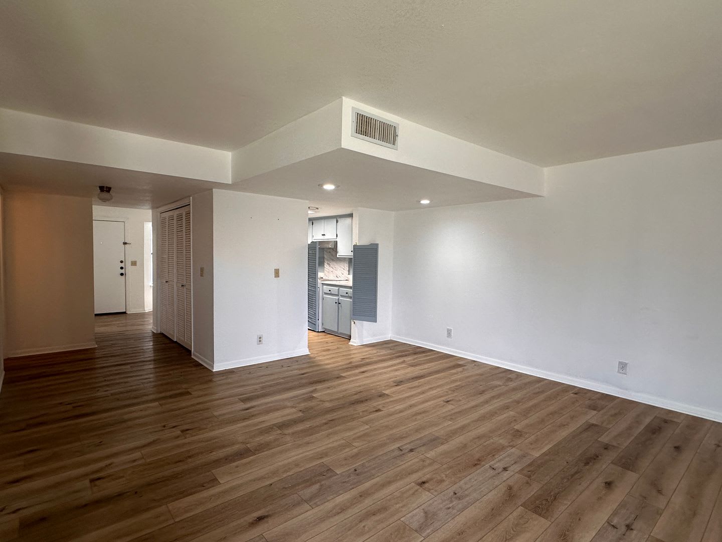 Updated 3 bed 2.5 bath townhome with private patio and 2 car garage – photo 4