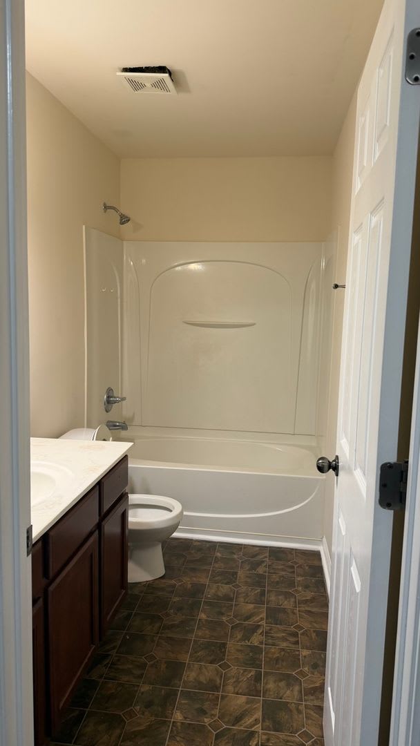 Spacious 4BR House in Greer – photo 4