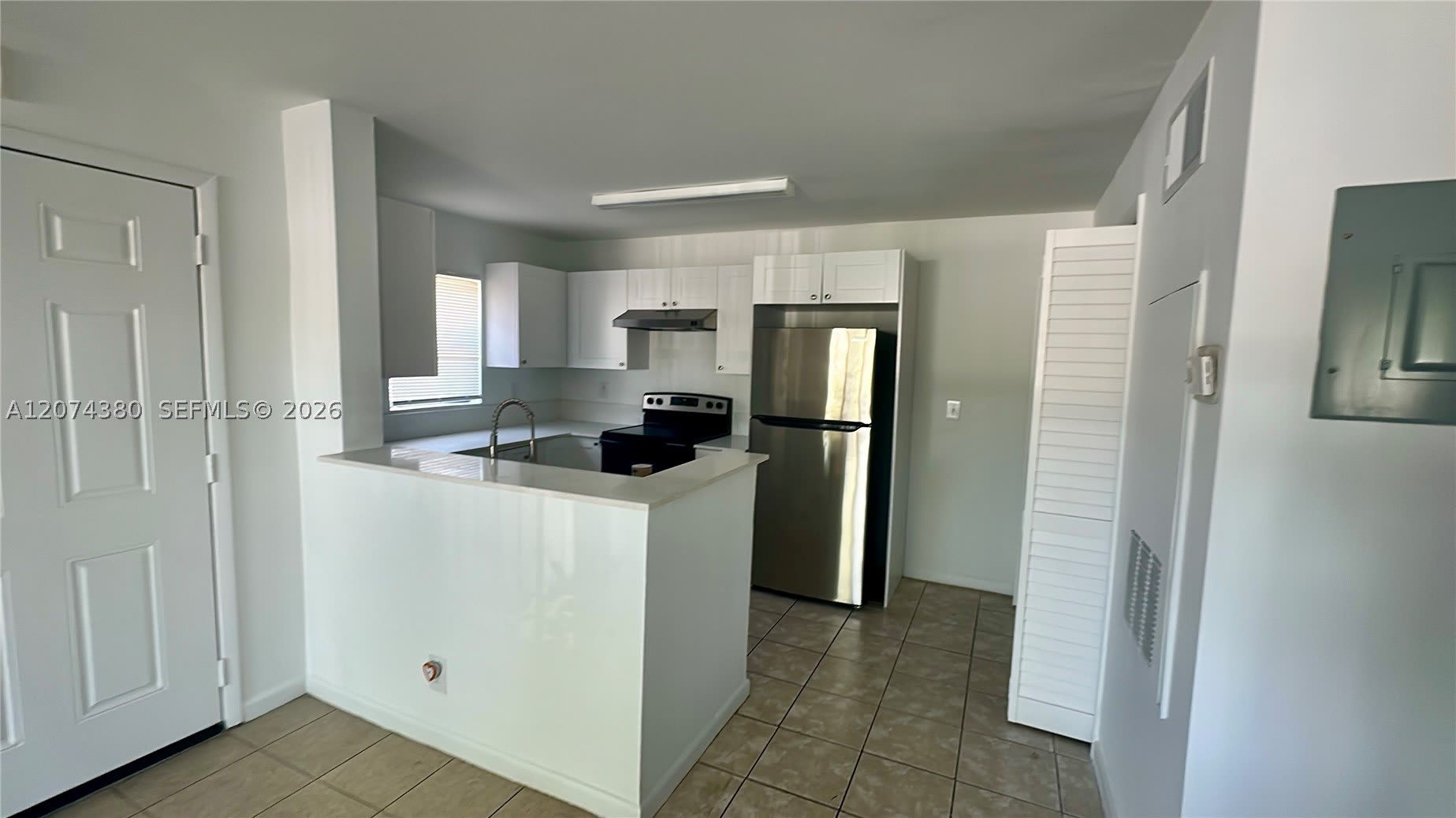 4096 N Pine Island Rd – photo 2