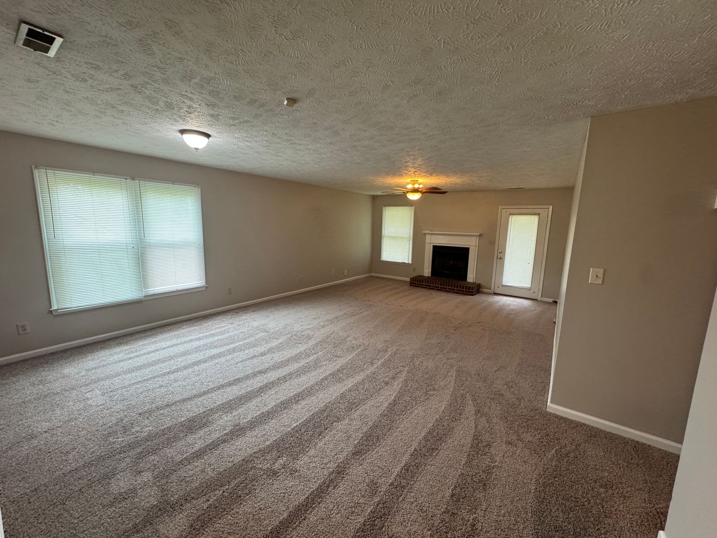 For Rent – photo 3