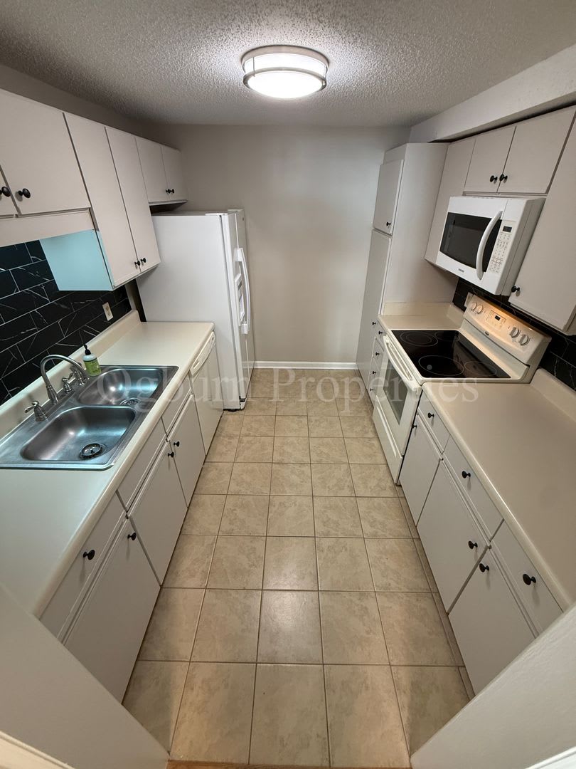 640 Balfour Rd-2BR/2BA Condo in Mayfair Community! – photo 4