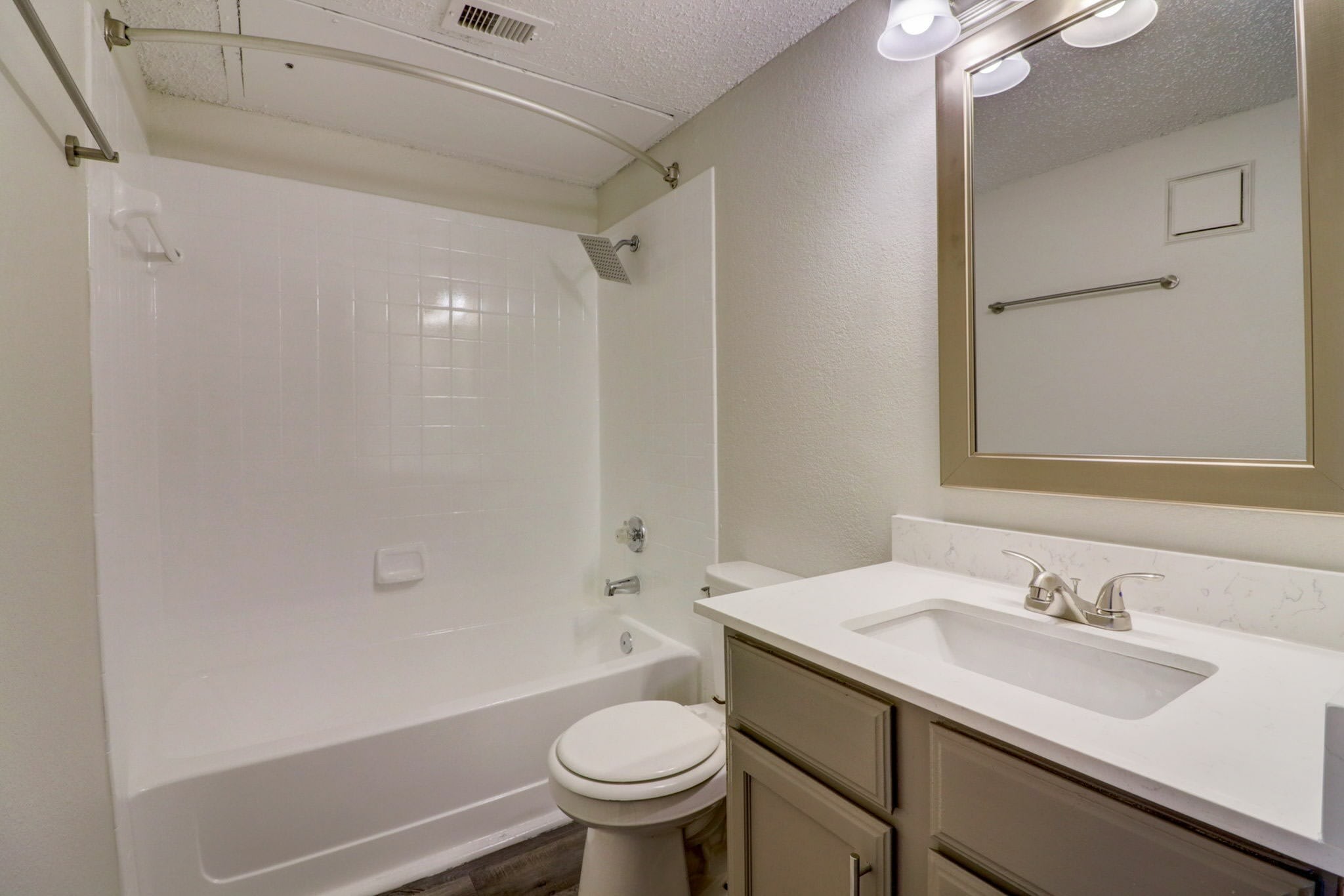 Lakeland Apartments – photo 4