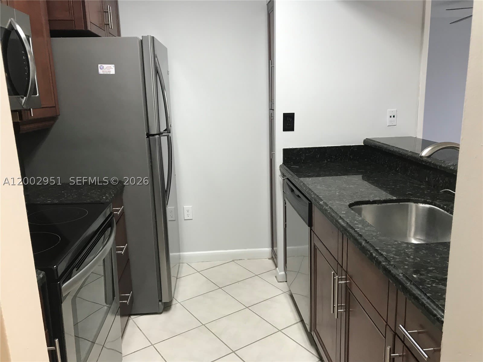 7075 NW 186th St – photo 3
