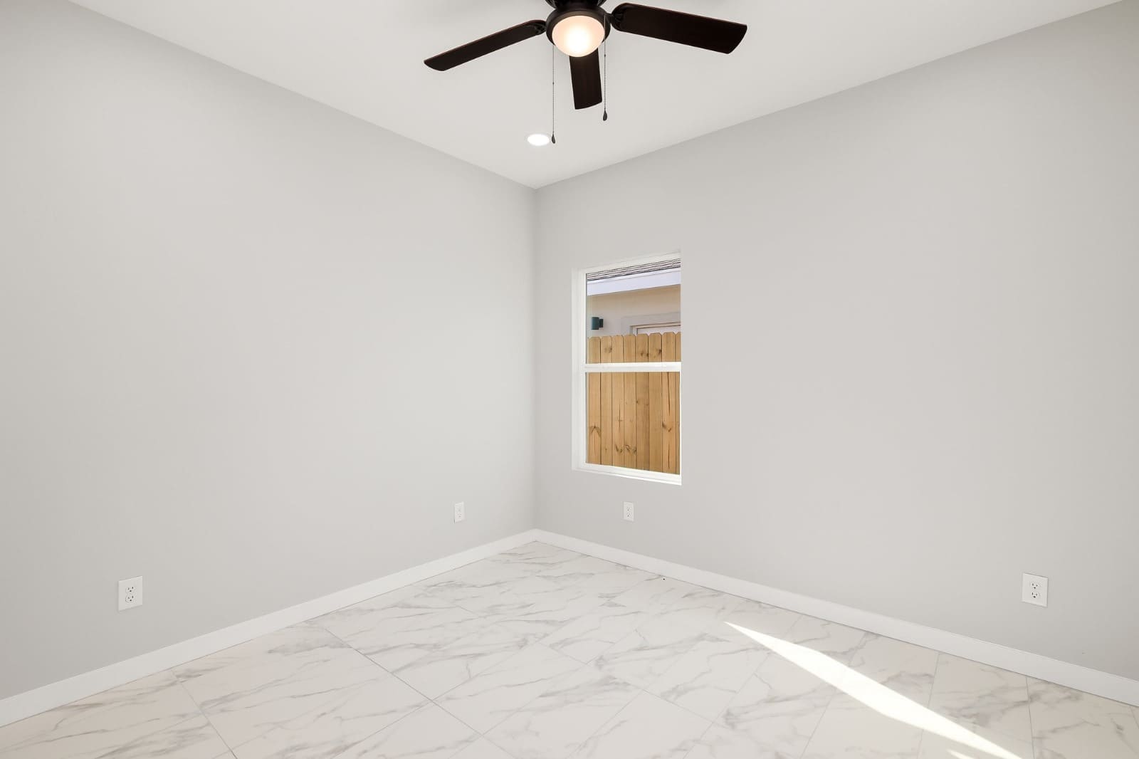 900 N Clarence Ave – photo 4