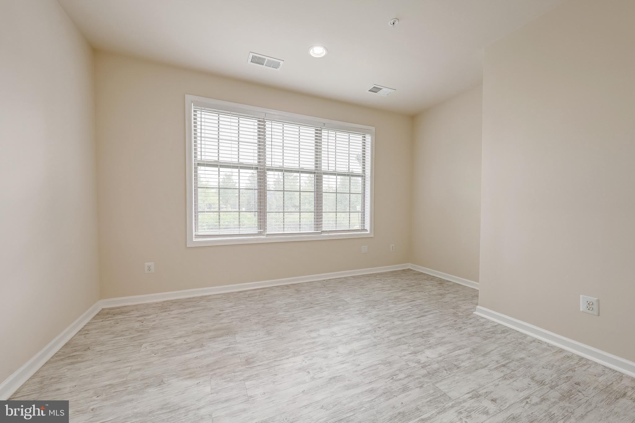 22635 NORWALK Square – photo 4