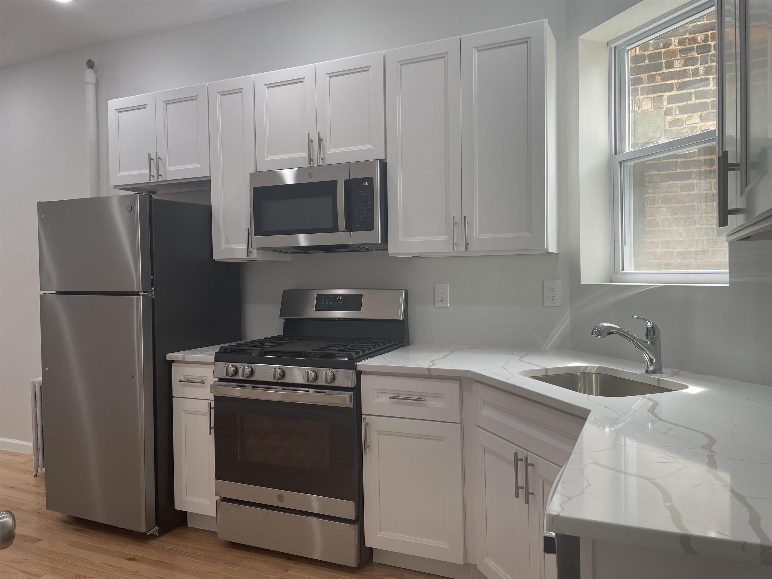 1619 PALISADE AVE – photo 3