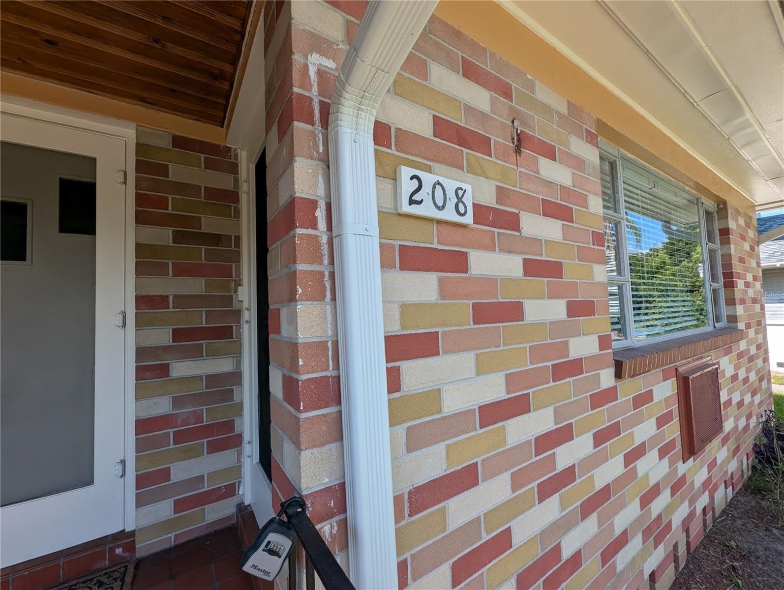 208 12Th Avenue N – photo 1