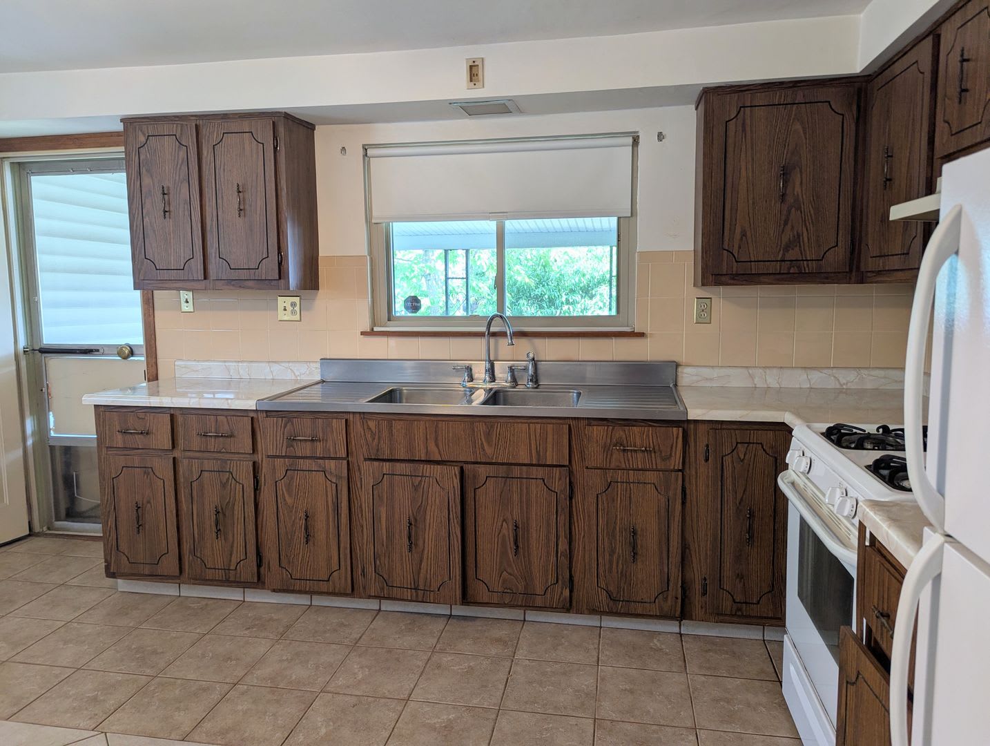3 Bedroom 1 Bathroom Single Family Home (Bloomfield) – photo 4